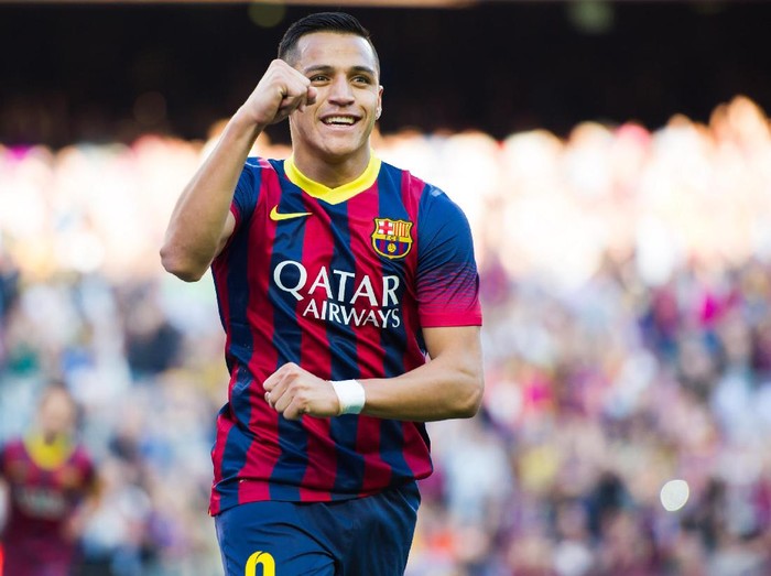 BARCELONA, SPAIN - MARCH 16: Alexis Sanchez of FC Barcelona celebrates after scoring his team's second goal during the La Liga match between FC Barcelona and CA Osasuna at Camp Nou on March 16, 2014 in Barcelona, Spain. (Photo by Alex Caparros/Getty Images)