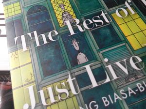 Patrick Ness, Cahaya Biru dan Misteri Kematian Anak-anak Indie