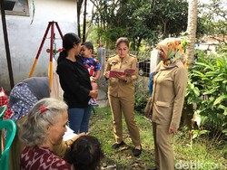 Lurah di Bogor ini Ramai Dibicarakan: Muda, Cantik dan Hobi Blusukan