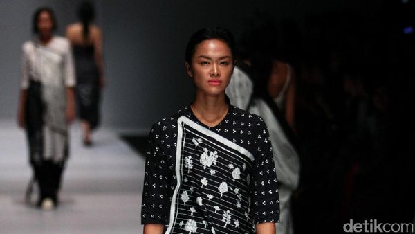 Foto: Koleksi Sejauh Mata Memandang di Jakarta Fashion Week 2017