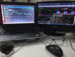 Seharian Hijau, IHSG Ditutup Turun Tipis 0,06% ke 5.266