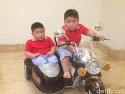 Lebih Dekat dengan Kenneth dan Kenzo, si Kembar yang Jadi Viral