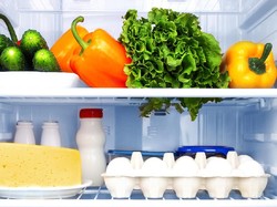 Berapa Lama Makanan Bisa Tetap Segar Disimpan di Kulkas?