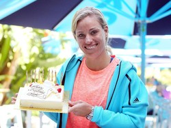 Semringahnya Kerber Usai Dapat Ucapan Selamat Ultah dari Publik Rod Laver Arena