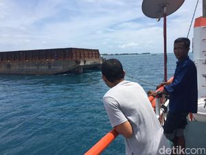 Bupati Kepulauan Seribu Ancam Somasi Pemilik Kapal Tongkang Kandas