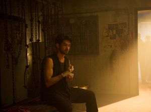 Main di Halfworlds Musim Kedua, Akting Reza Rahadian dan Arifin Putra Dipuji