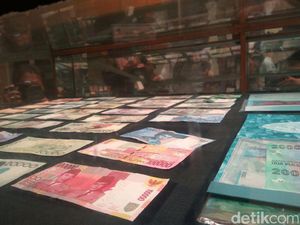 Mengintip Proses Cetak Uang Rupiah