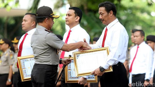 Polisi yang Ungkap Perampokan Pulomas Terima Penghargaan