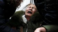 Pencarian Dihentikan, Keluarga Korban MH370 Menangis Histeris