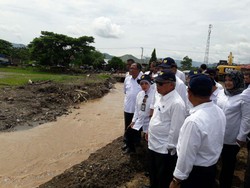 Menteri PUPR Tinjau Langsung Penanganan Banjir di Bima NTB