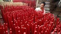 Jelang Imlek, Perajin Dupa Tingkatkan Produksi