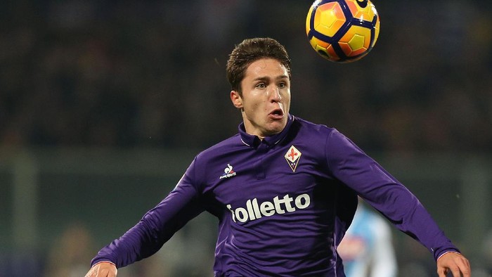 FLORENCE, ITALY - DECEMBER 22: Federico Chiesa of ACF Fiorentina in action during the Serie A match between ACF Fiorentina and SSC Napoli at Stadio Artemio Franchi on December 22, 2016 in Florence, Italy.  (Photo by Gabriele Maltinti/Getty Images)