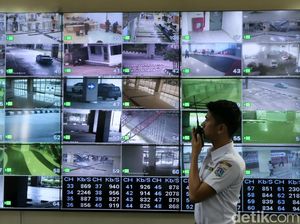 Puluhan CCTV Pantau Terminal Pulogebang Puluhan CCTV Pantau Terminal Pulogebang