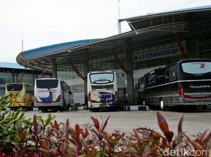 Menakar Masa Depan Terminal Pulogebang Menakar Masa Depan Terminal Pulogebang