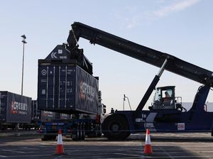 Neraca Dagang RI Tekor Terparah Sejak 1975, INDEF: Karena China