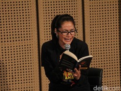 Diajak Main Puisi Teatrikal, Maudy Koesnaedi: Saya Tuh Penikmat Puisi!