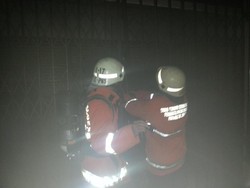 Sejumlah Gerbang Pasar Senen Dikunci, Petugas Kesulitan Padamkan Api