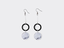 3 Trik Memilih Anting agar Wajah Tampak Lebih Muda