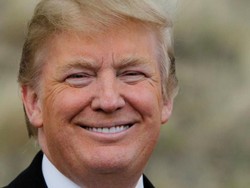 Jelang Pelantikan Trump, Ribuan Orang Berdemo di New York