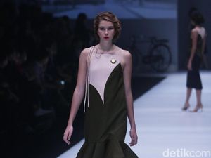 Foto: Koleksi Peggy Hartanto di Jakarta Fashion Week 2017 Foto: Koleksi Peggy Hartanto di Jakarta Fashion Week 2017