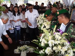 Jenazah Supriyati Istri Kolonel Sugiyono Dimakamkan