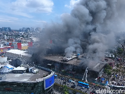 Toko Bajunya di Pasar Senen Ludes Terbakar, Pedagang: Lemas Saya