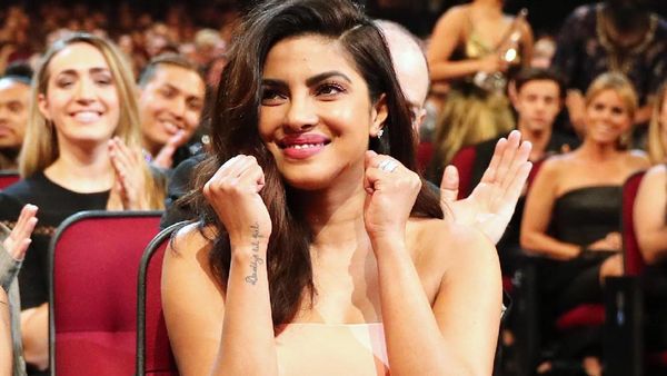 Cium Piala, Bibir Priyanka Chopra Seksi Banget