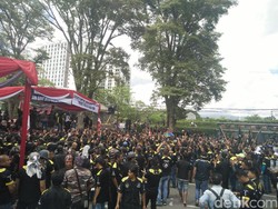 Massa Apel Akbar Bela Pancasila di Bandung Bubarkan Diri