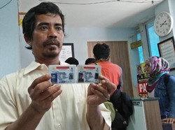 Polisi Kembalikan Barang Sitaan Tajudin Si Penjual Cobek