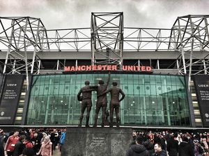 Lagi, Utang MU Naik Lagi, Utang MU Naik