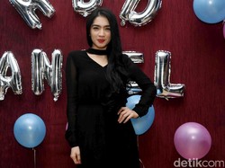 Jadi Single Parent, Angel Karamoy Santai dan Tetap Bahagia