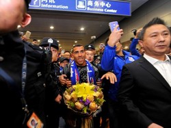 Kedatangan Tevez di Shanghai Disambut Meriah