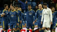 Para pemain Celta Vigo merayakan gol di samping Alvaro Morata dalam pertandingan leg pertama perempatfinal Copa del Rey. Pool/Juan Medina/Reuters/detikFoto.