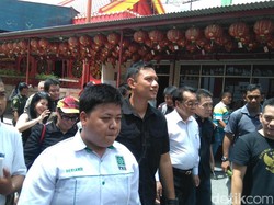 Agus Yudhoyono Kagumi Kekokohan Vihara di Petak Sembilan