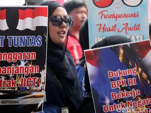 Pekerja Pelabuhan Demo di Gedung BPK