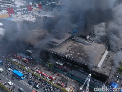 Data BPBD DKI: 1012 Kios di Pasar Senen Terbakar