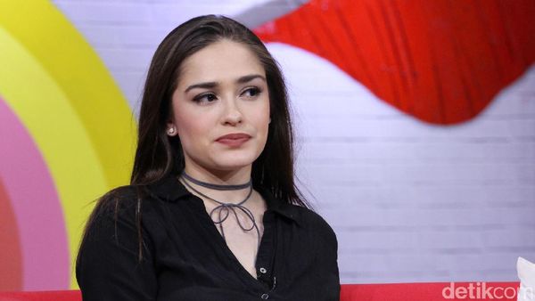 Yasmine Wildblood, Si Mama Cantik Anak Satu