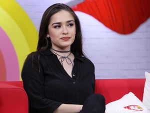 Yasmine Wildblood, Si Mama Cantik Anak Satu Yasmine Wildblood, Si Mama Cantik Anak Satu