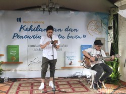 Bernard Batubara Cerita Soal Novel Baru Elegi Rinaldo Bernard Batubara Cerita Soal Novel Baru Elegi Rinaldo