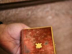 Donald Trump Akan Pakai Dua Alkitab Saat Dilantik