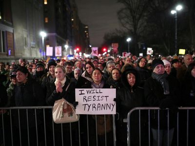 Ribuan Orang di New York Berdemo Jelang Pelantikan Trump