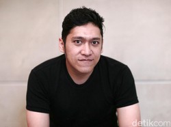 Bernard Batubara Lebih Suka Nulis di Tempat Ramai Ketimbang Sepi