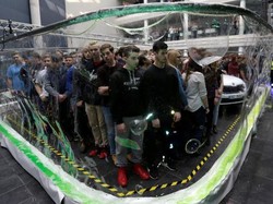 Karya Seni Instalasi Gelembung Sabun Pecahkan Rekor Dunia