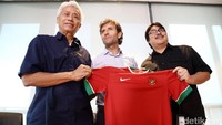PSSI mengumumkan keputusan resmi penunjukkan Milla itu, Jumat (20/1/2017). Direktur media PSSI, Hanif Thamrin, yang memperkenalkan Milla menjadi pelatih baru timnas Indonesia.