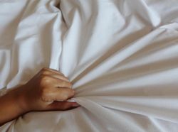 Normalkah Bercinta Sampai 8 Kali dalam Semalam?