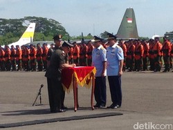 Marsekal Agus Serahkan Tongkat Komando KSAU ke Marsekal Hadi