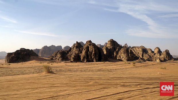 Wadi Rum merupakan destinasi wisata di Yordania sekaligus kawasan konservasi dengan luas 720 kilometer persegi.