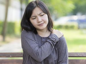 Bahu Terasa Kaku Meski sudah Ditempel Koyo, Apa yang Harus Dilakukan Dok? Bahu Terasa Kaku Meski sudah Ditempel Koyo, Apa yang Harus Dilakukan Dok?