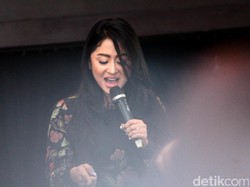 Sempat Berselisih, Dewi Persik dan Nassar Akhirnya Pelukan dan Berdamai