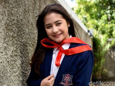 Auu! Prilly Latuconsina Kembali Tampil dengan Seragam, Cantik?